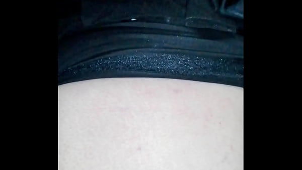 Une déesse mature s'enfonce dans une expérience anale en levrette pas comme les autres !