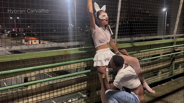 Ich habe die Freche in der Plena Avenida in Bewegung gefickt und wir wären fast erwischt worden