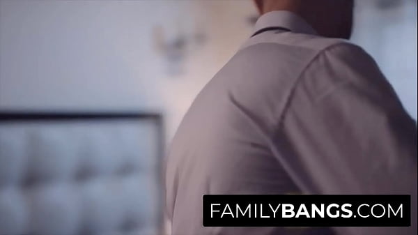 FamilyBangs.com ⭐ Scort Girl schockt ihren Stiefvater im Hotel, Lily Larimar, Ryan Mclane