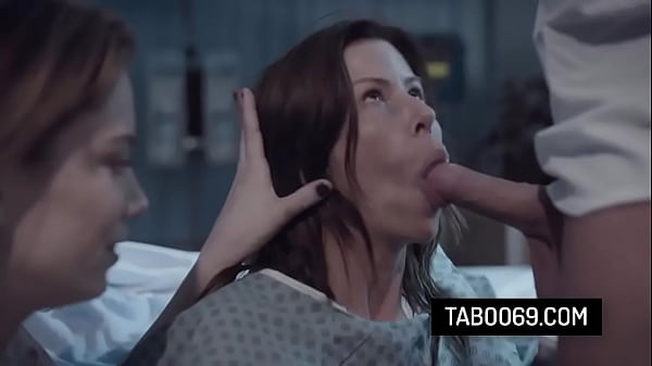 Die heiße MILF Alexis Fawx und der Teenager Bobbi Dylan lassen sich von einem Hengst die Fotzen zerstören