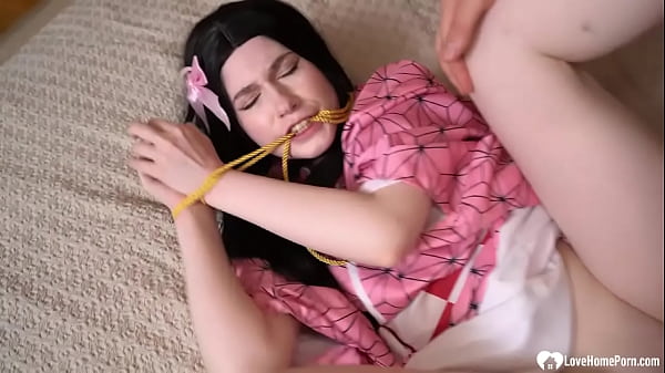 अद्भुत हॉट किशोर दिखावा करते हैं