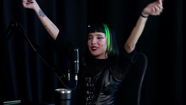 Because he is famous, he wanted a free program, he prefers to do it hard and wants to do a gang bang - Carol RHCP (SHEER/RED)