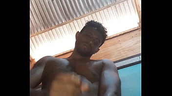 Grosso cazzo, cazzo enorme ad angolo retto.