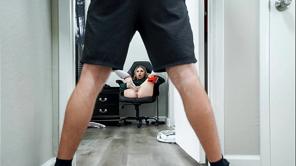 Kleine Stieftochter lernt, was ein echter Schwanz kann! - Tinygal