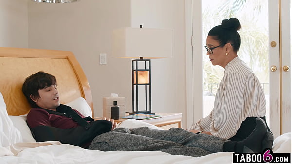 Chàng trai 18 tuổi khuyết tật được cô giáo trưởng thành Dana Vespoli đến thăm