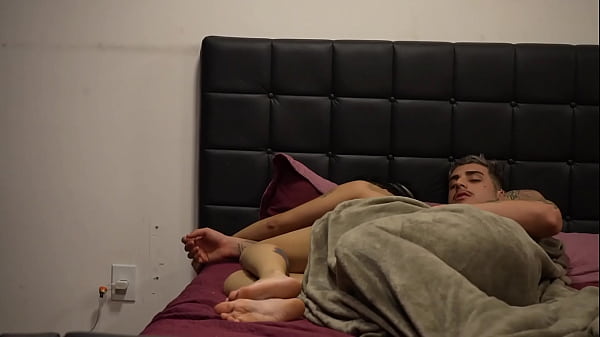 Chegou à internet - Ele foi fazer sexo e o amigo ligou a câmera para gravar / Novinha sendo filmada fazendo sexo na casa da amiga / Filmando as amigas fazendo sexo / Novinhas fazendo sexo e sendo filmadas no deck