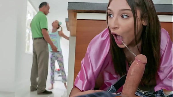 Trio subdolo a casa dei genitori! - PervTeen