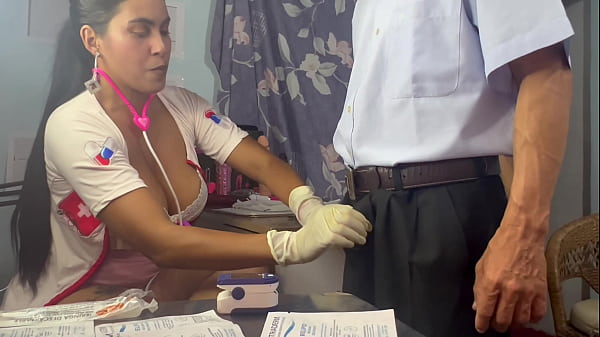 bác sĩ có ba người, cô ấy lấy ra tinh dịch từ anh trai kế của bệnh nhân và thủ dâm cô ấy dễ thương, nóng bỏng và đĩ điếm busty và mông to bệnh nhân