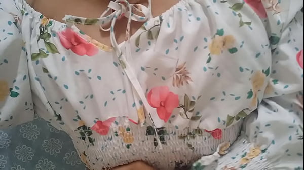 MY STEPSIST HAS SEVERAL DAYS WITHOUT FUCKING AND GETS NAKED TO GIVE HERSELF A DELICIOUS MASTURBATION UNTIL MOANING WITH PLEASURE