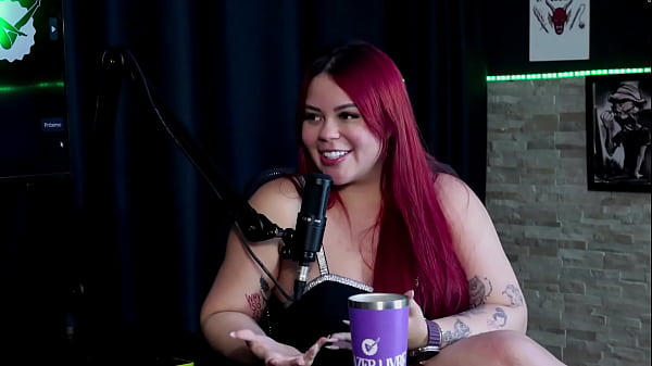 Ela fez conteúdo safado com o sobrinho de vontade fraca, a mãe procurou ela para conversar, ela ainda não ficou com mulher e gravou no cemitério - Aninha Má (SHEER/RED)