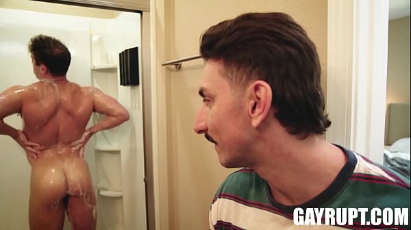 La sorpresa post-allenamento di Kyle: l'invasione della doccia di Michael