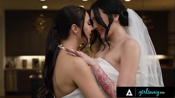 GIRLSWAY - Las bellezas casadas Charlotte Sins y Melissa Stratton reproducen una boda de fantasía