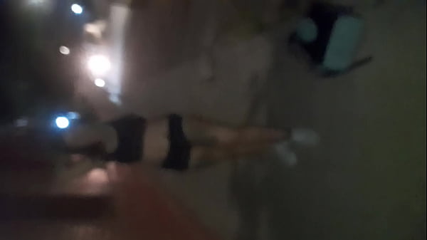 मैं सड़क पर अपनी योनि को छूती हूँ और अपने दोस्त के साथ चुदाई करती हूँ, घर जाती हूँ, उसका लिंग तब तक चूसती हूँ जब तक मुझे दूध नहीं मिल जाता