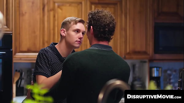 DisruptiveMovie.com - Greg McKeons massiver Schwanz fickt das enge Loch des blonden Schnuckels Jack Bailey