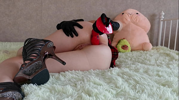 Sehen Sie sich das verspielte Teenie-Video an