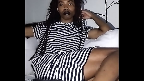 La piccola troia Sissy Tavaius (grezza)