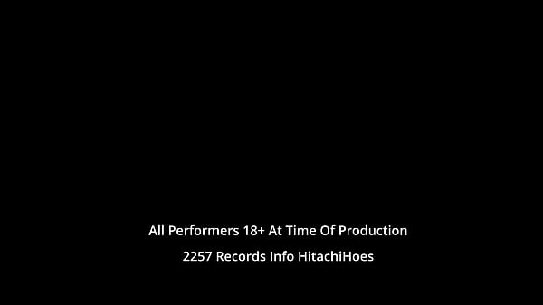 ¡A la mierda la escuela, necesito un orgasmo! Ava Siren se cuela en el aula y se masturba con la varita mágica de Hitachi durante la pausa del almuerzo en HitachiHoes - Reup