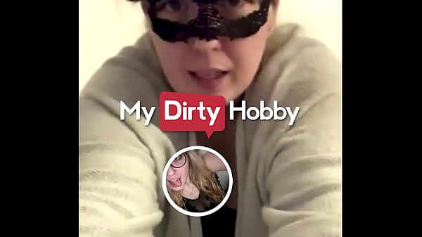 (CurvySecret) Se pone un tapón anal por primera vez en su culo apretado. Le encanta - My Dirty Hobby
