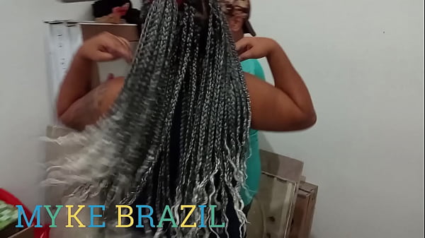 Fanny prado oficial1 veja o que essa gata aprontou. O patr&atilde_o vai trabalhar e deixa a empregada para fazer almo&ccedil_o para o azulejista s&oacute_ e ela n&atilde_o resistiu e deu pra ele bem gostoso enquanto o patr&atilde_o estava no trabalho