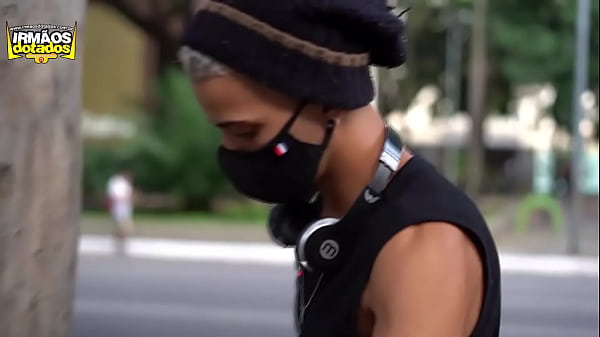 I DIDN'T RESIST AND ENDED UP GIVING IT TO THE CYCLIST