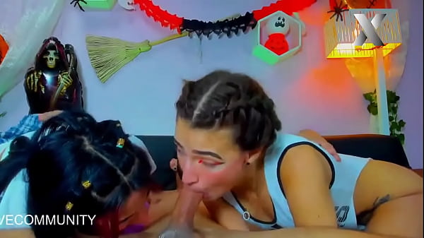 La ragazza sexy prende in giro