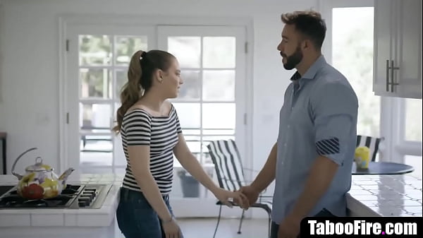 Shaved_pussy Adolescente brinca - sensual