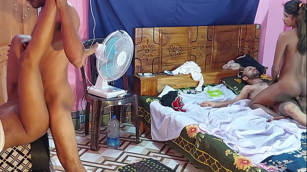 Cuarteto dos chicos y dos chicas pueblo follan Navidad pejent fantástico Sexo bikini caliente lindo Sexo... Hanif y Popy khatun y Mst sumona y Manik Mia