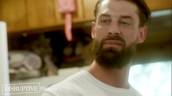 Esposa descubre la aventura gay secreta de su marido - Alpha Wolfe, Isaac X - DisruptiveFilms