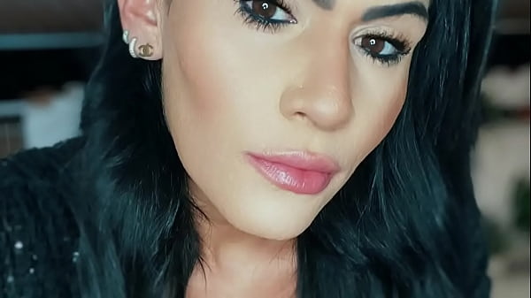 Aline Tavares: So it's CHRISTMAS!! Christmas is going on and the video call draws don't stop! You get the gift and I'll get the turkey! Lol Follow my channel and win 50 more calls like this! (019)9.8326-3