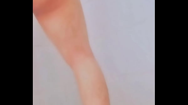 Tomando una ducha en el ba&ntilde_o