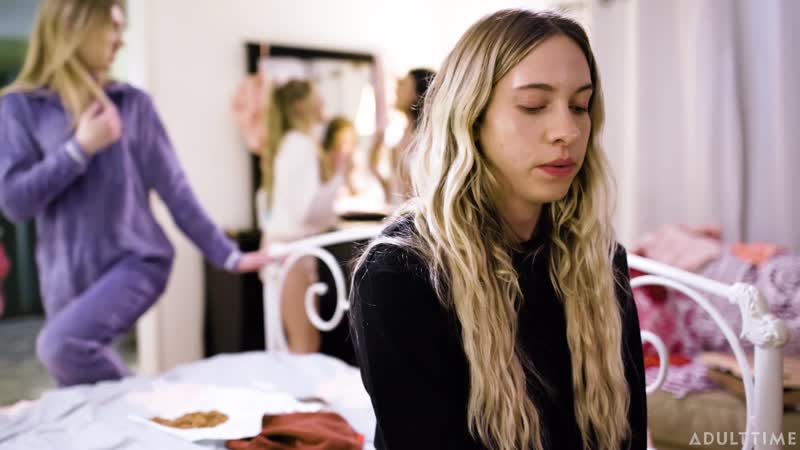 Khloe kapri, gia derza (verdadeira lésbica apenas passe a noite) [2020, peitos grandes, seios naturais, adolescente, lambidas de buceta, lésbica, 1080p]