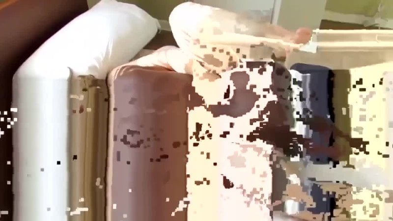 Hermosa esposa se corre debajo de un hombre negro y él se corre dentro de ella frente a su marido porno casero cornudo sexwife hotwife interracial, bbc puta hd (720