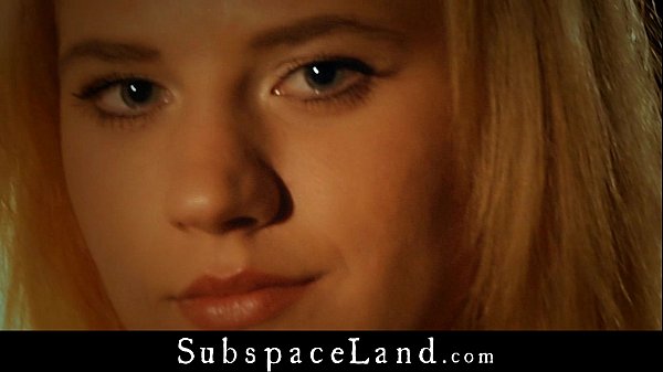 Teenie-BDSM hat Spaß im Video