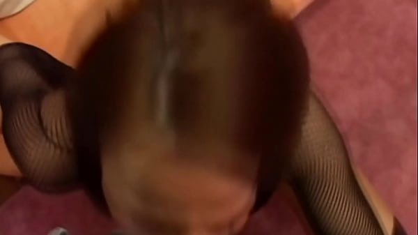 2 cô gái trẻ 1 tinh ranh