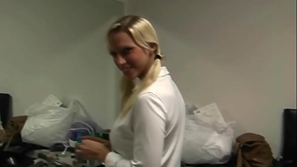 Mädchen mit großen Titten blasen